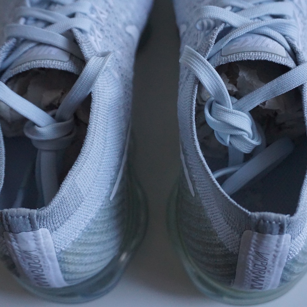 NIKE | WOMEN'S NIKE AIR VAPORMAX FLYNIT - Picture 7 of 13